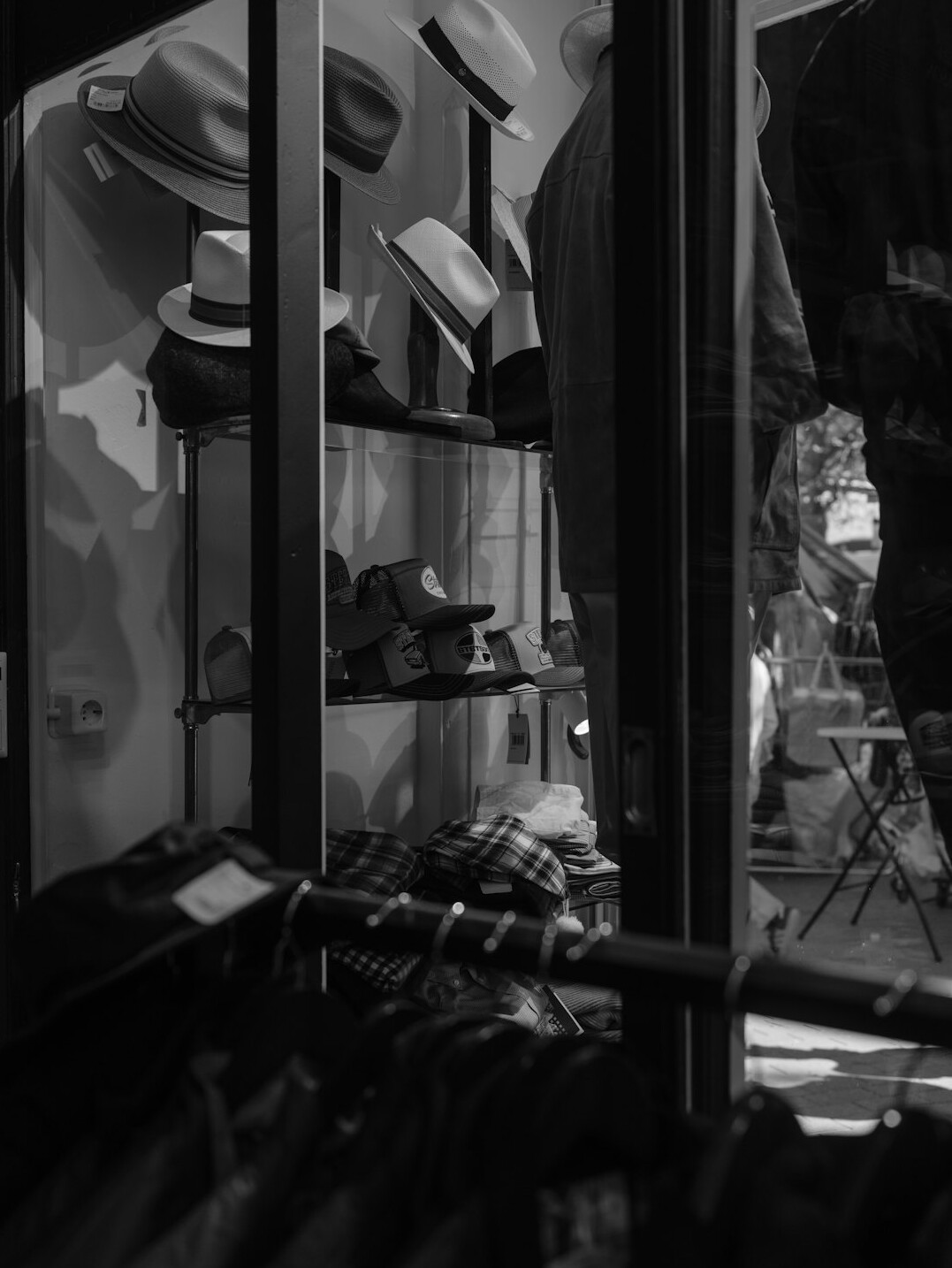 detective in retail store