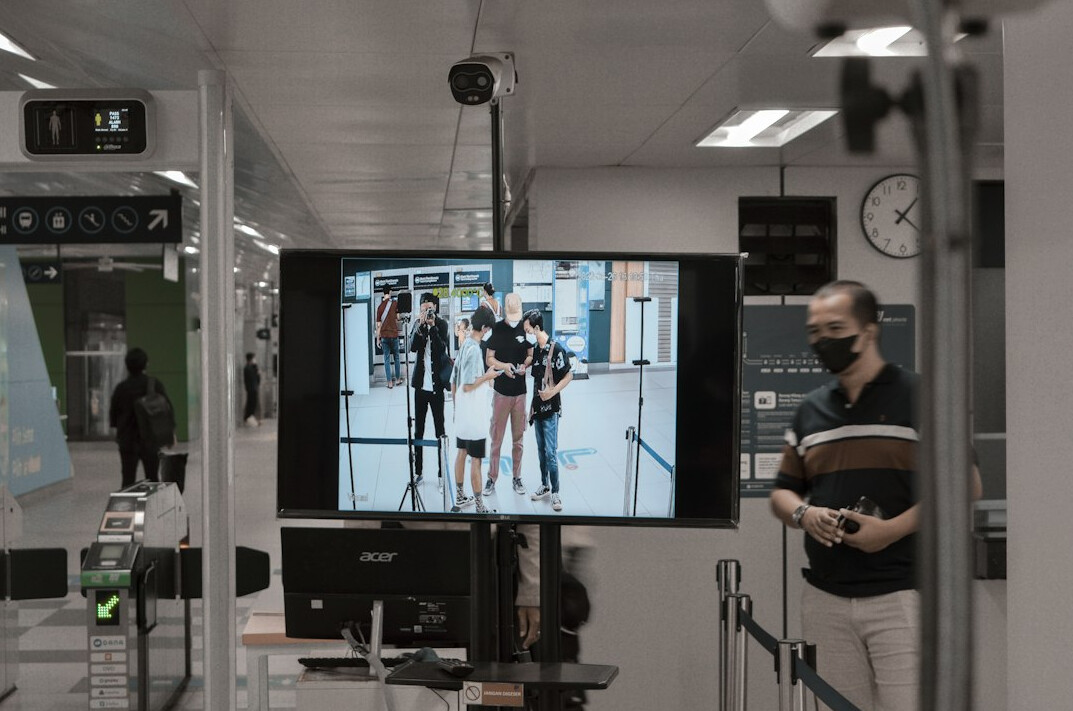 cctv monitor in store
