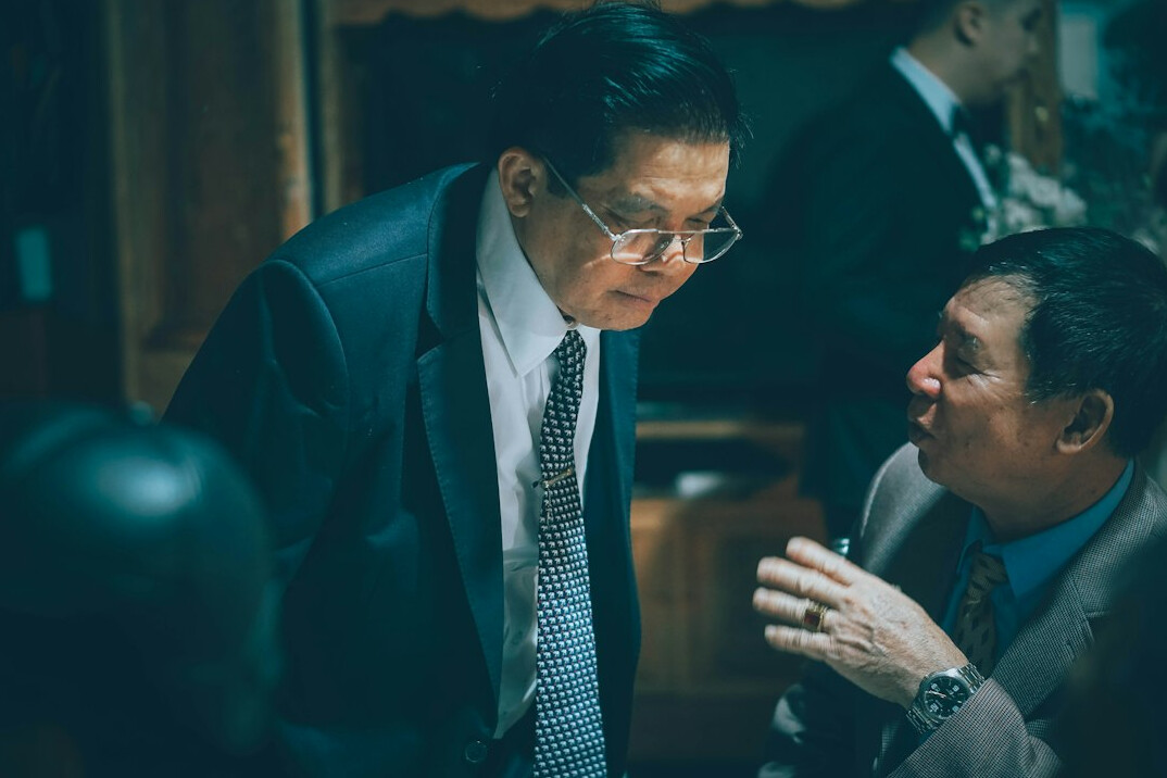 detective discussing with staff